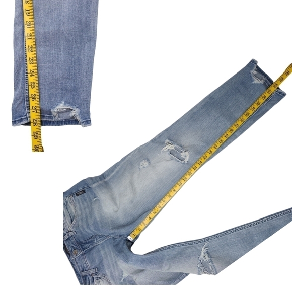 Silver Avery Straight High Rise Crop Distressed Light Wash Jean Size 30 - Picture 10 of 16